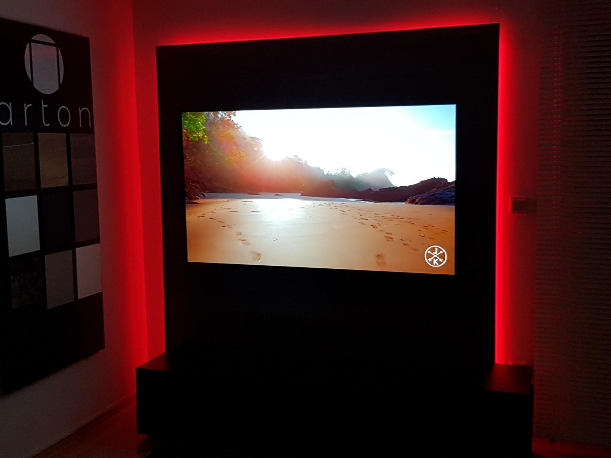 TV im Schlafzimmerschrank